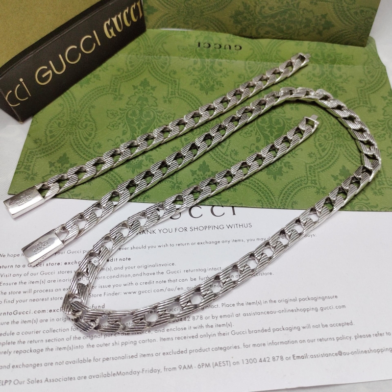 G*u*i necklaces
